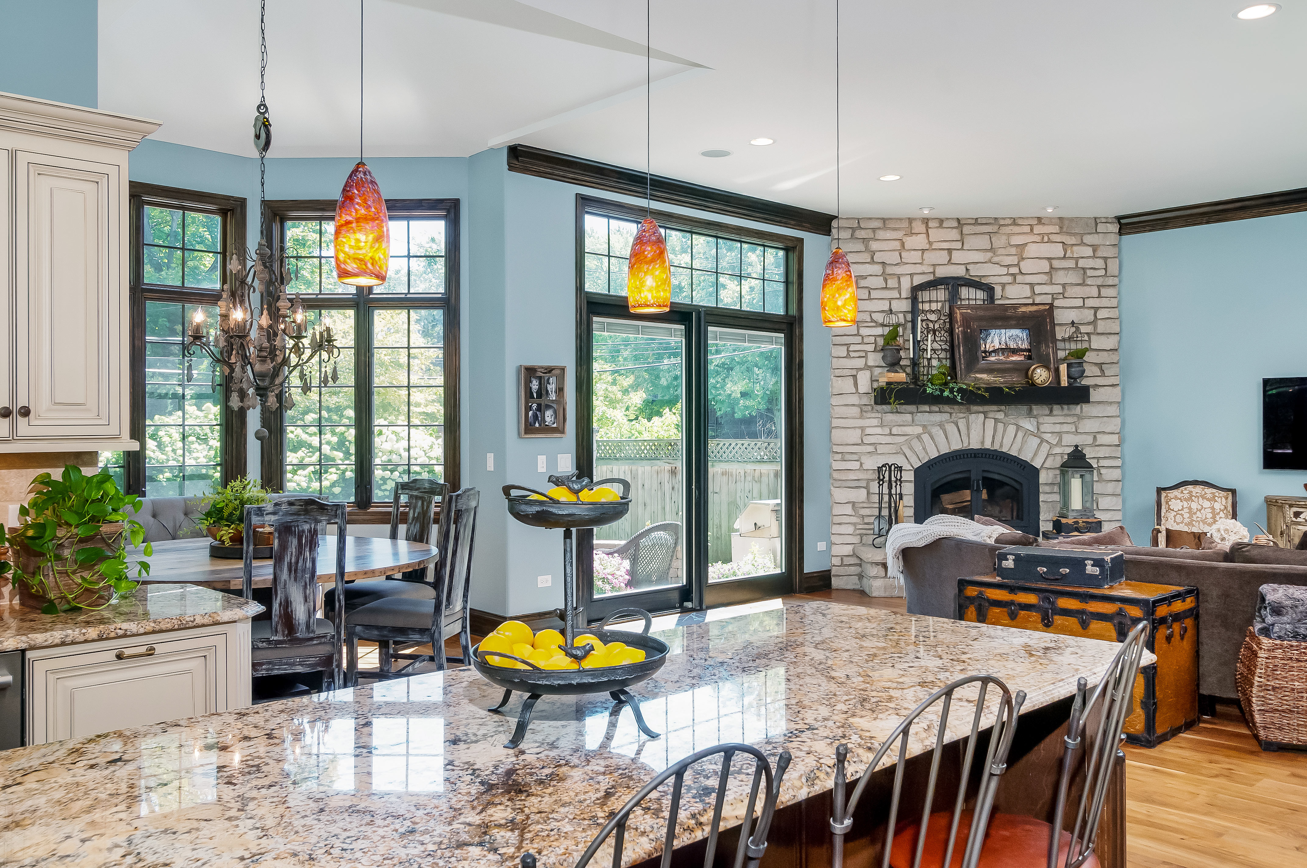 great home-Kitchen and den in Naperville, IL. great home-Kitchen and den in Naperville, IL.