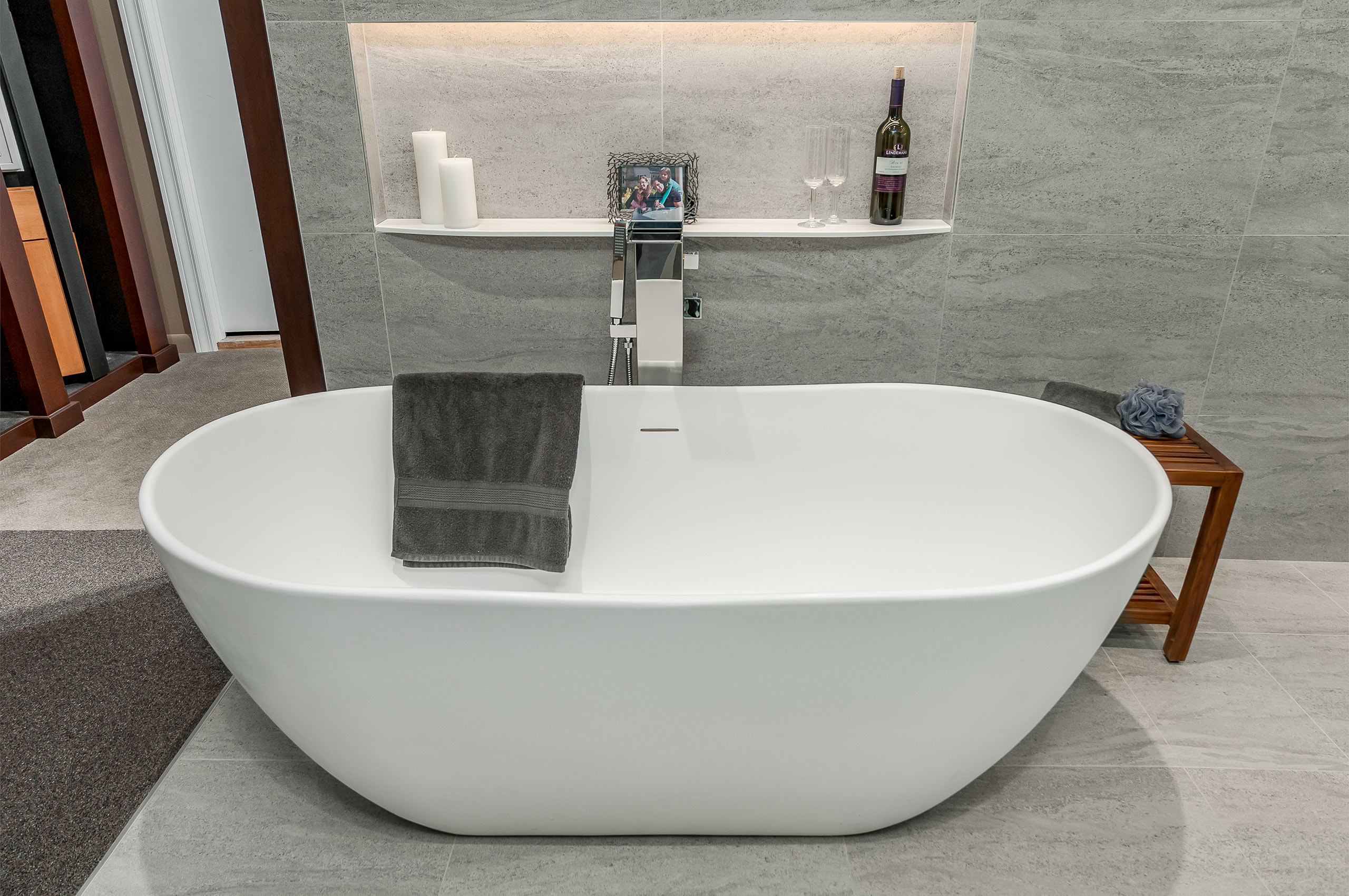 Modern white, ceramic free standing bathtub.